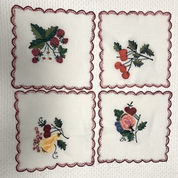 Embroidered SQUARE TABLE CLOTH & 4 NAPKINS - Picture 1 of 4